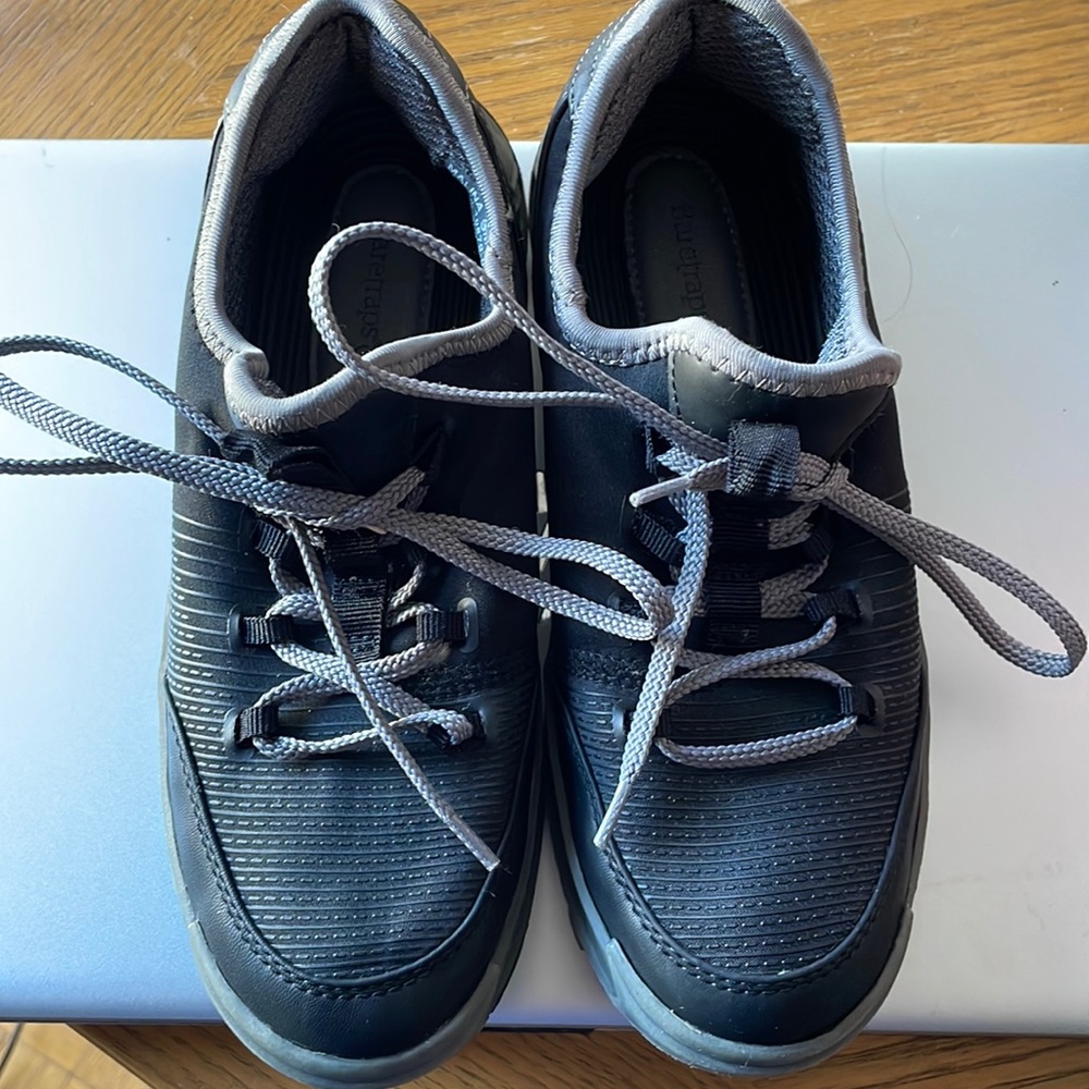 BARETRAPS Women's Malina Sneakers Size 6